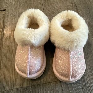 Sparkly Pink Fur-Lined toddler Slippers. Size 7-8. Like new.